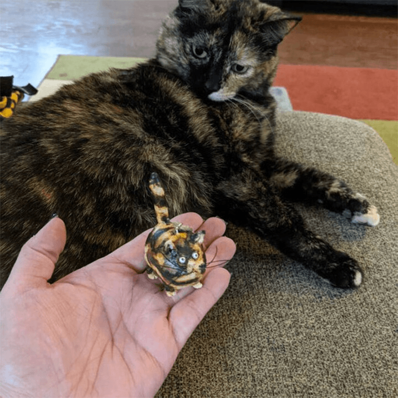 Kitty miniatyrskulptur